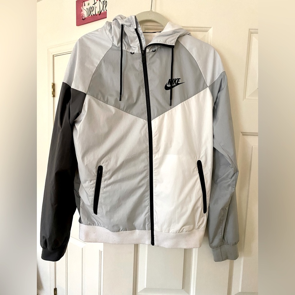 Nike Women’s Wind Runner Jacket